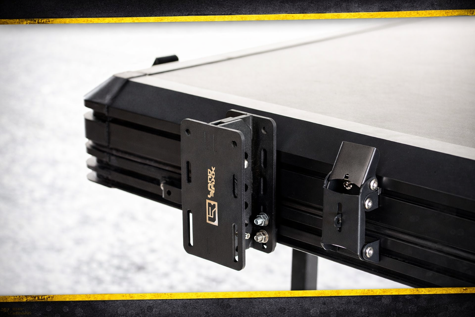 QUICK RELEASE
AWNING BRACKETS